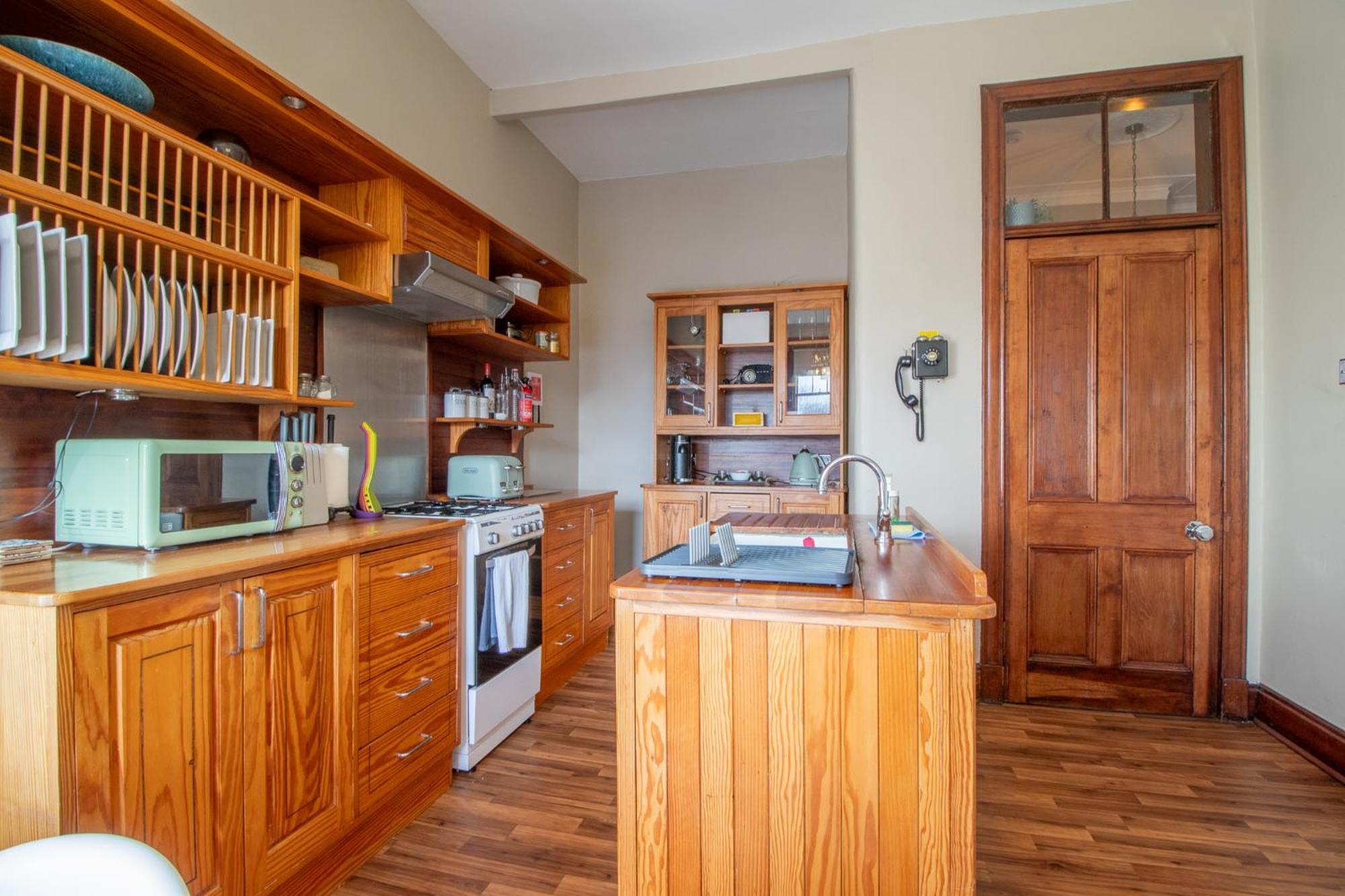 Pass The Keys Beautiful, Traditional 2 Bed Flat W Free Parking Glasgow Eksteriør bilde