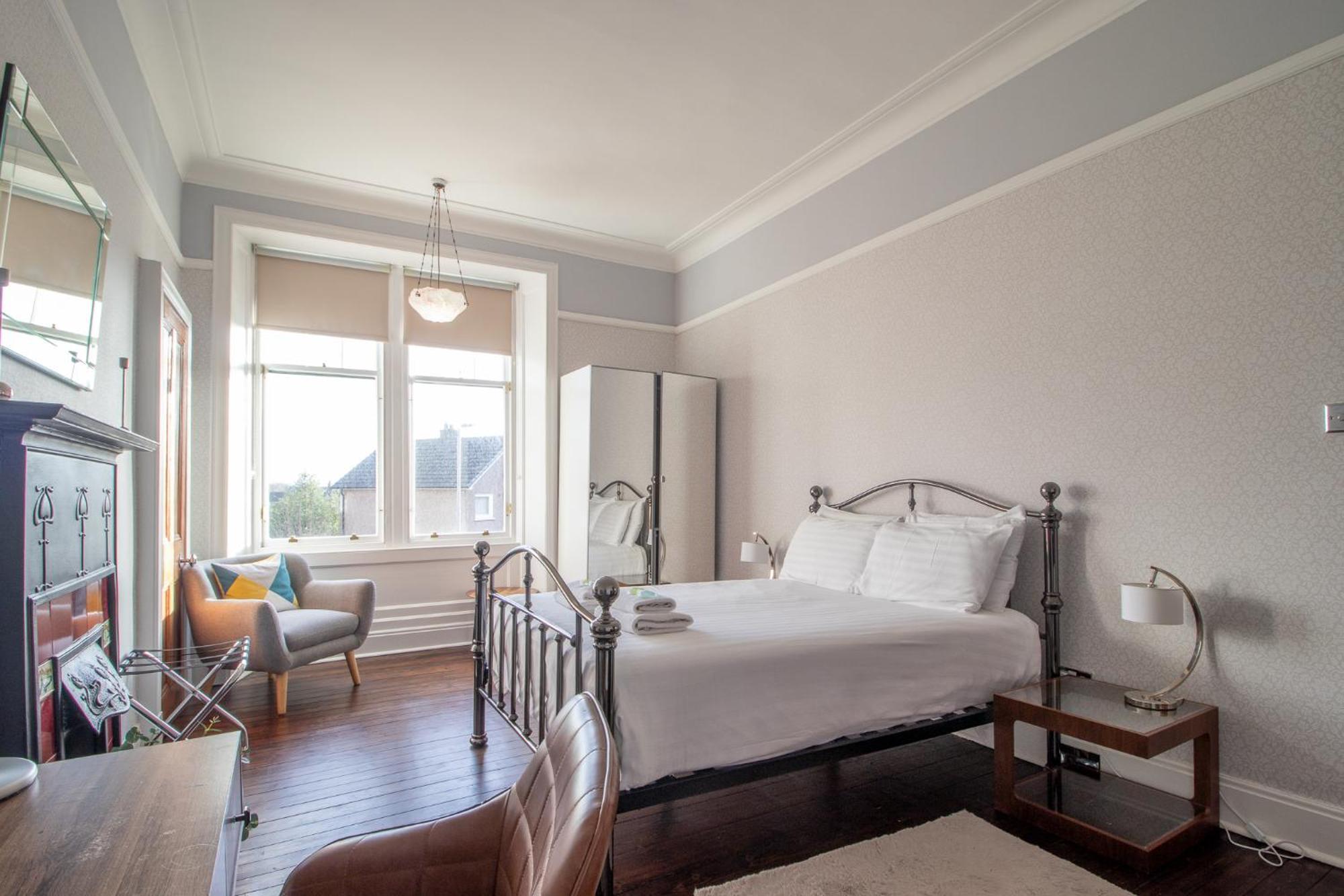Pass The Keys Beautiful, Traditional 2 Bed Flat W Free Parking Glasgow Eksteriør bilde