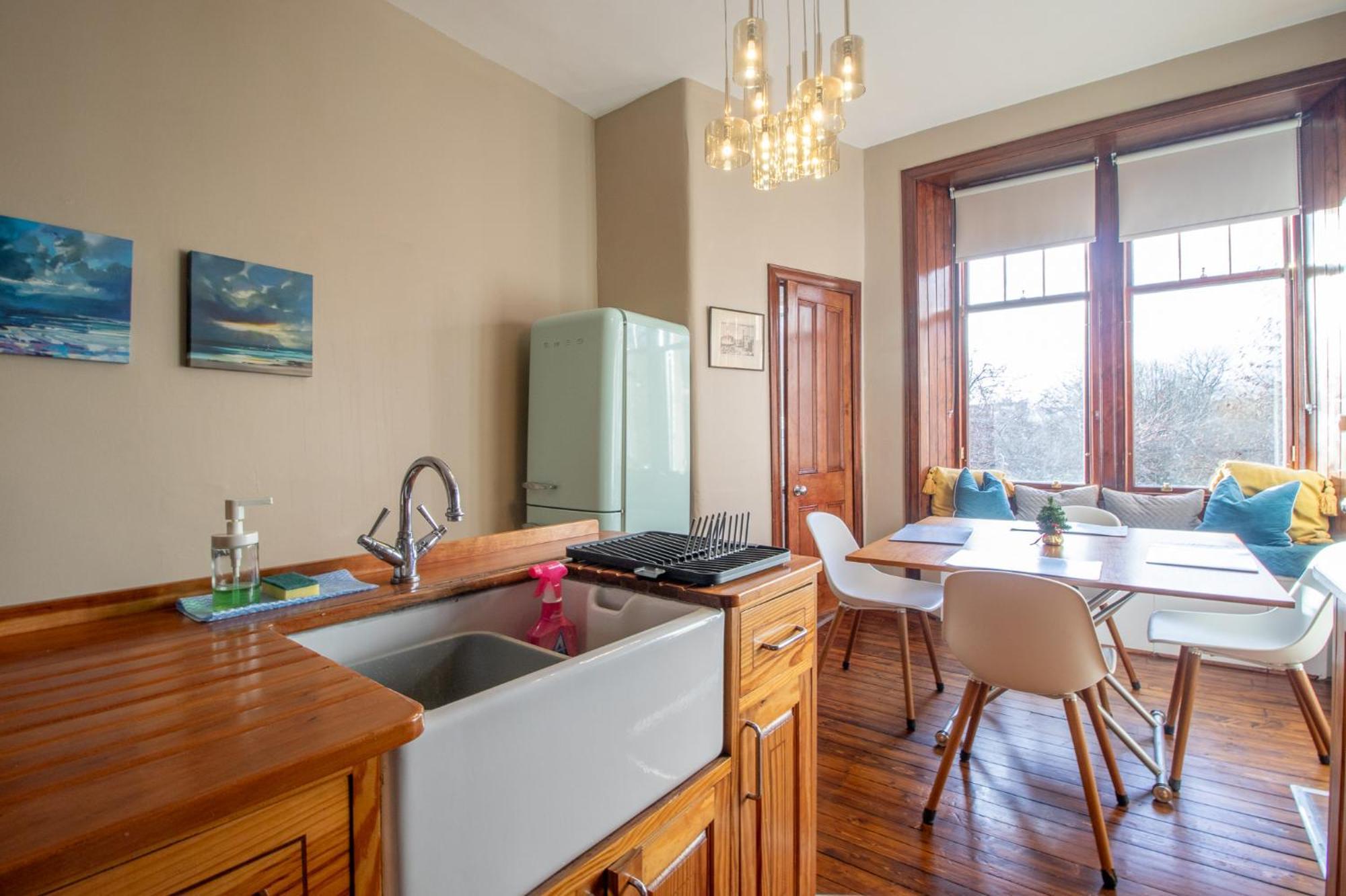 Pass The Keys Beautiful, Traditional 2 Bed Flat W Free Parking Glasgow Eksteriør bilde