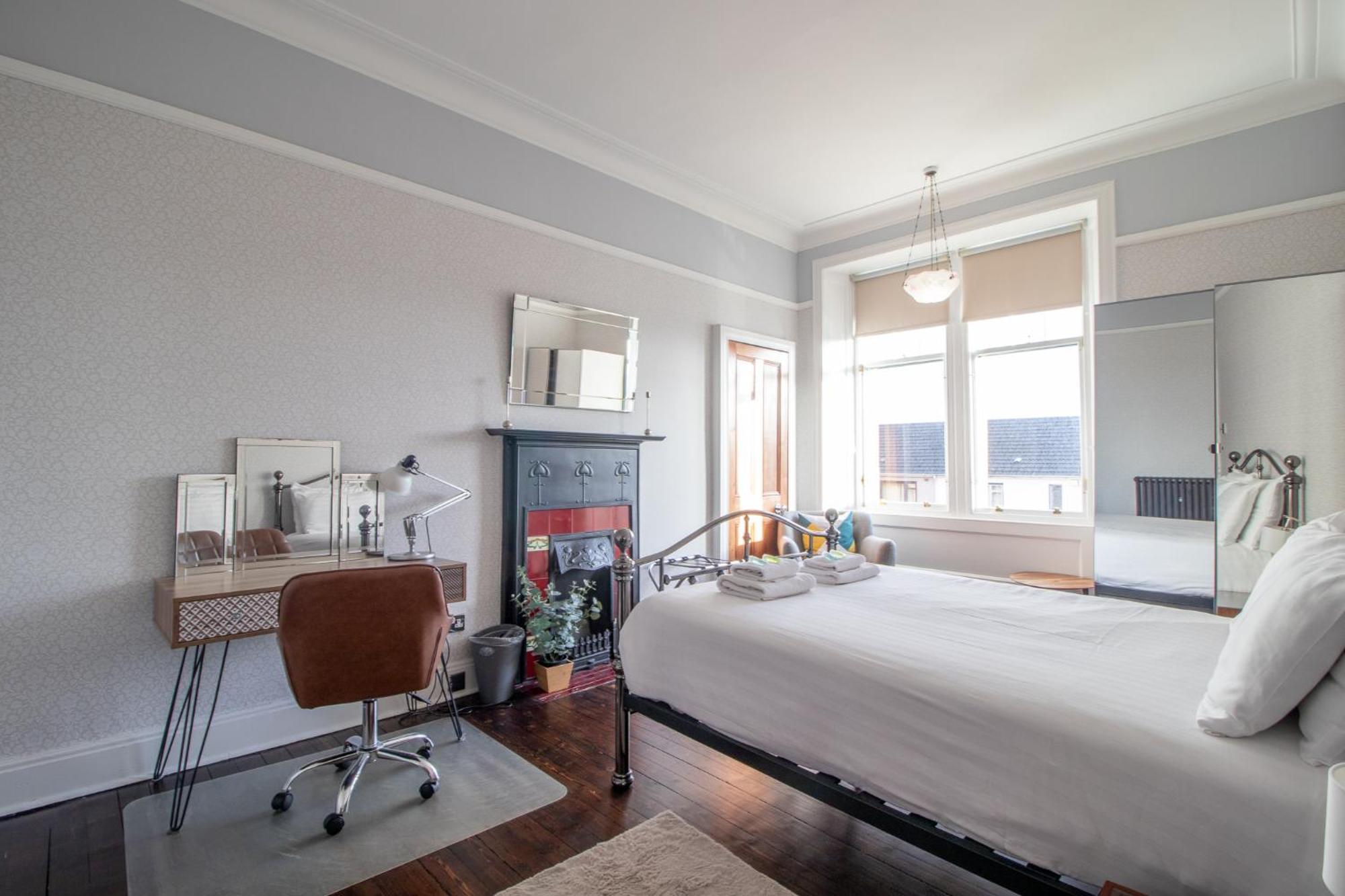 Pass The Keys Beautiful, Traditional 2 Bed Flat W Free Parking Glasgow Eksteriør bilde